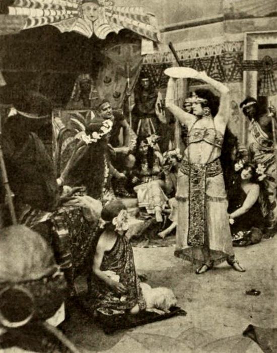 Cleopatra scene