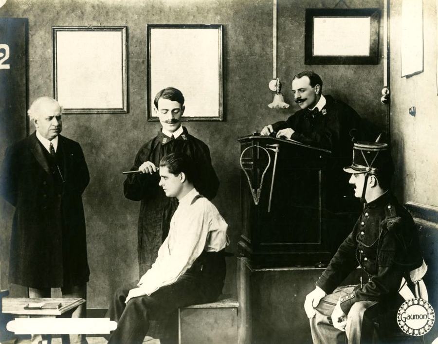 Fantômas: In the Shadow of the Guillotine scene