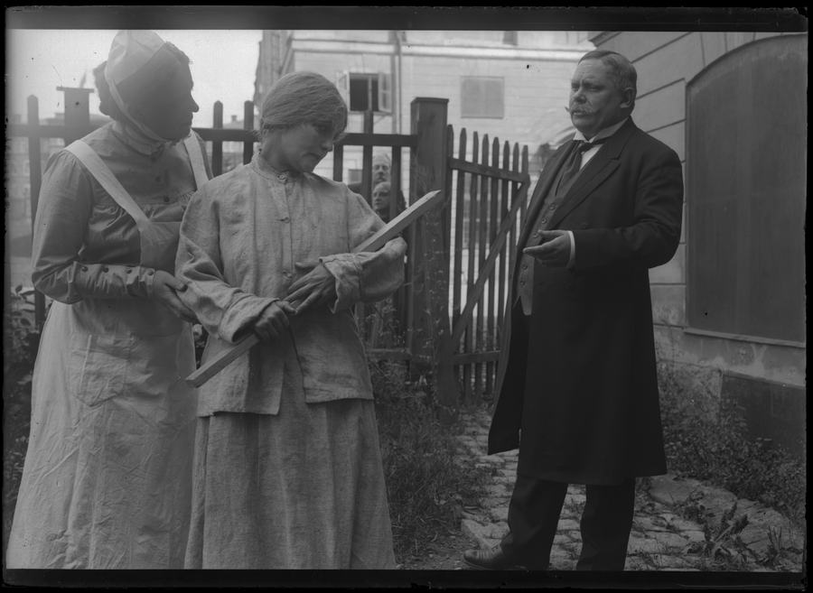 Ingeborg Holm scene