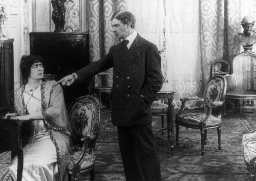 Fantomas: The Mysterious Finger Print scene