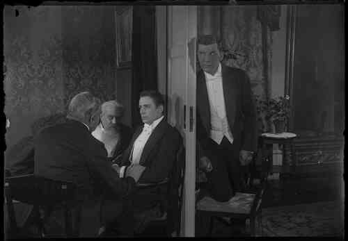 Gatans barn scene