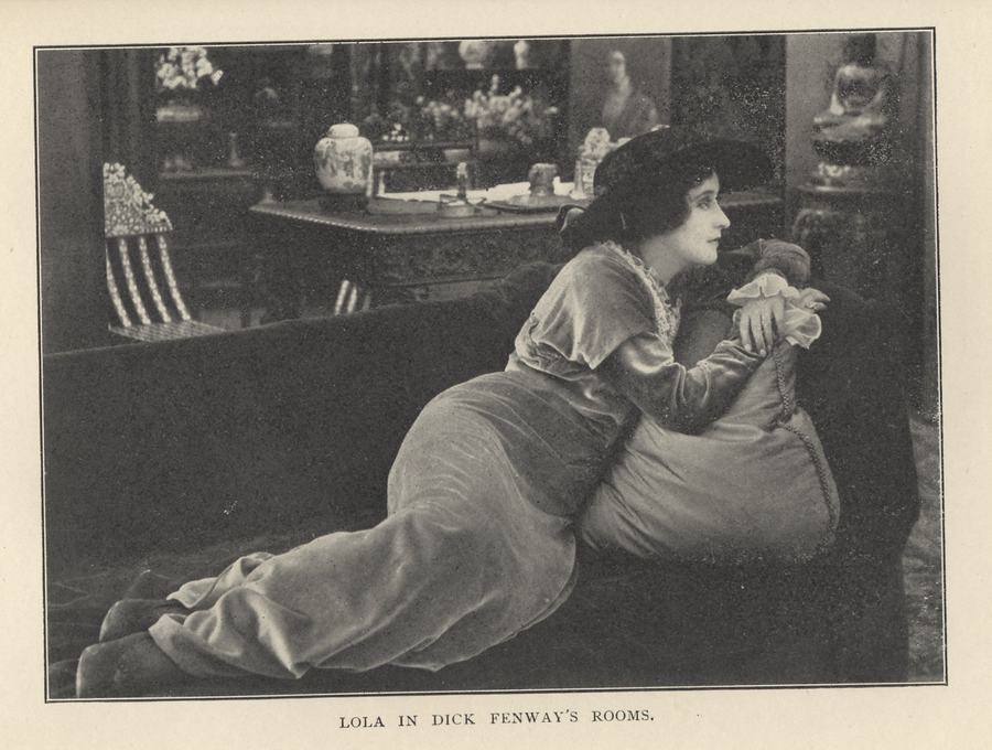 Lola scene