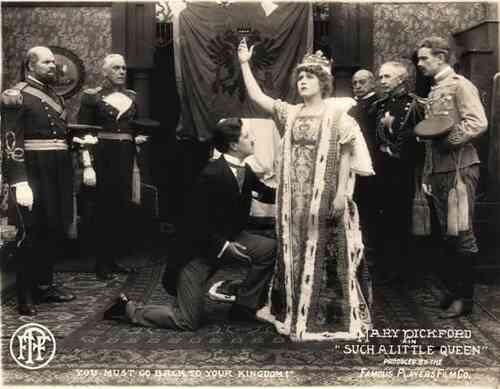 Such a Little Queen scene