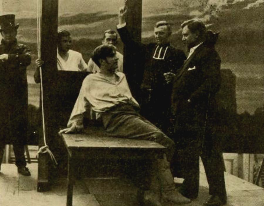 The Face in the Moonlight scene 2