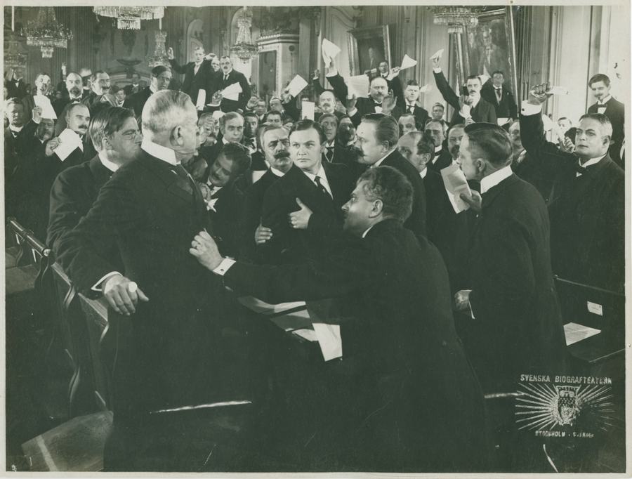 Madame de Thebes scene