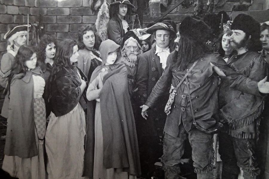 Daphne and the Pirate scene