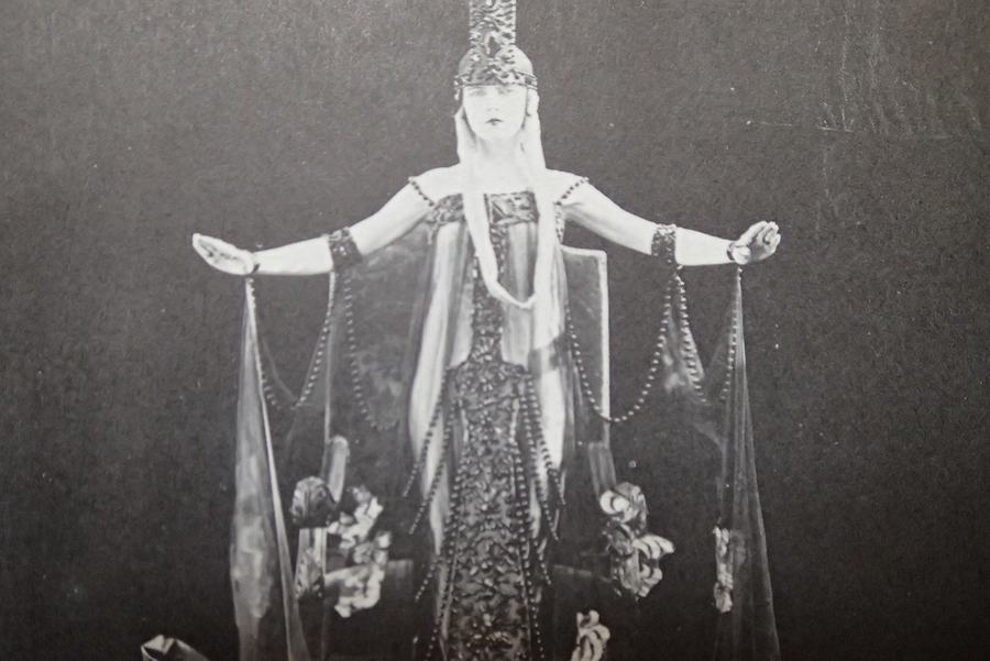 Diane of the Follies scene