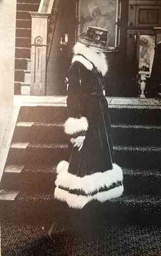 Diane of the Follies scene