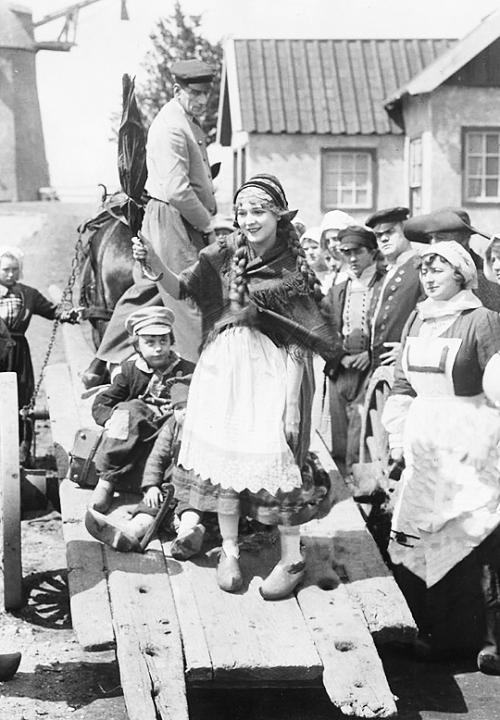 Hulda from Holland scene
