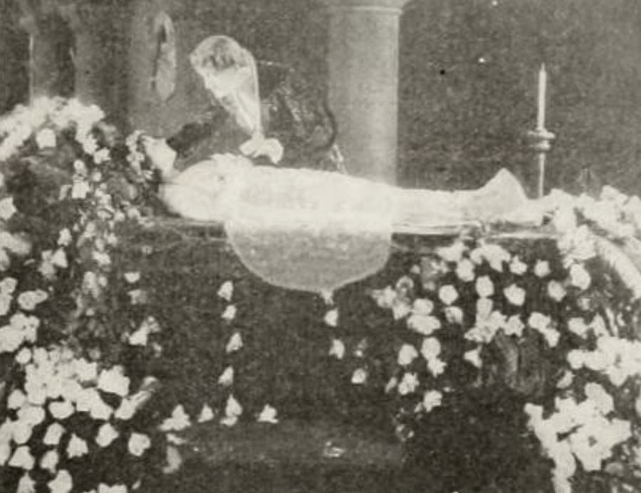 Romeo and Juliet scene