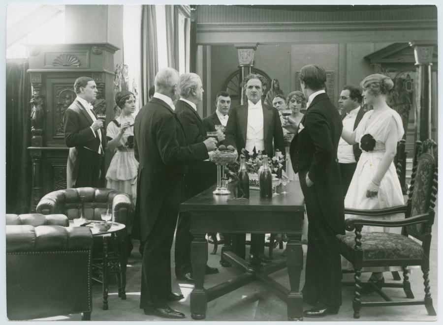 Vingarne scene