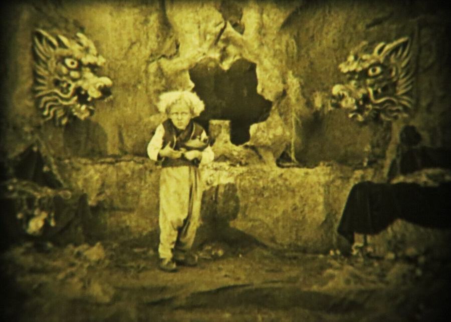 Aladdin and the Wonderful Lamp scene