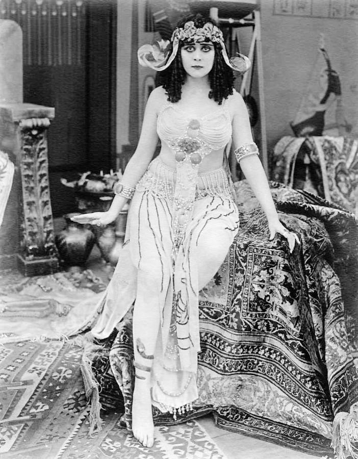 Cleopatra scene