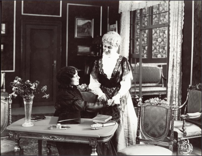 Hotel Paradiso scene