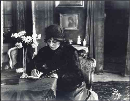 Hotel Paradiso scene