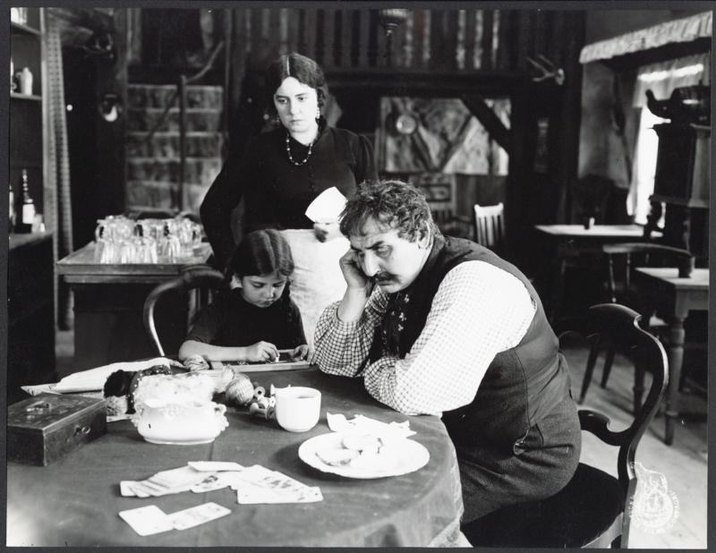 Hotel Paradiso scene