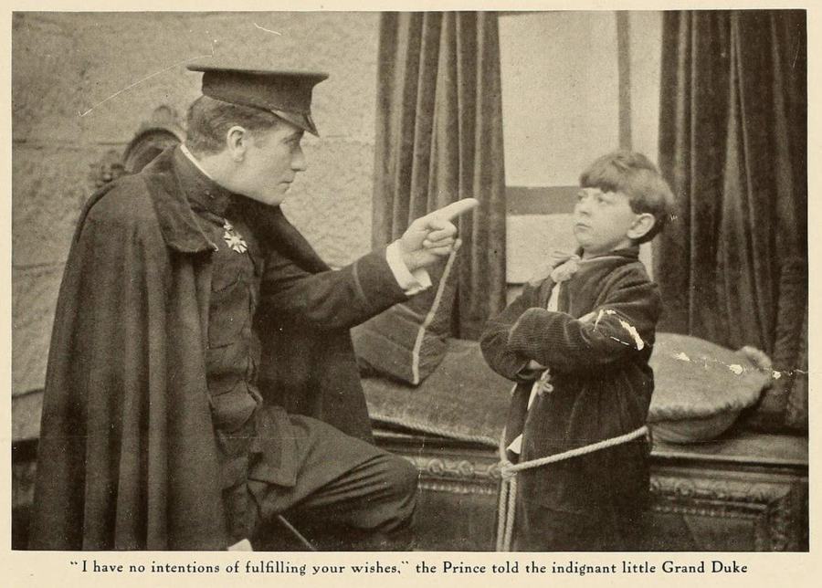Intrigue scene