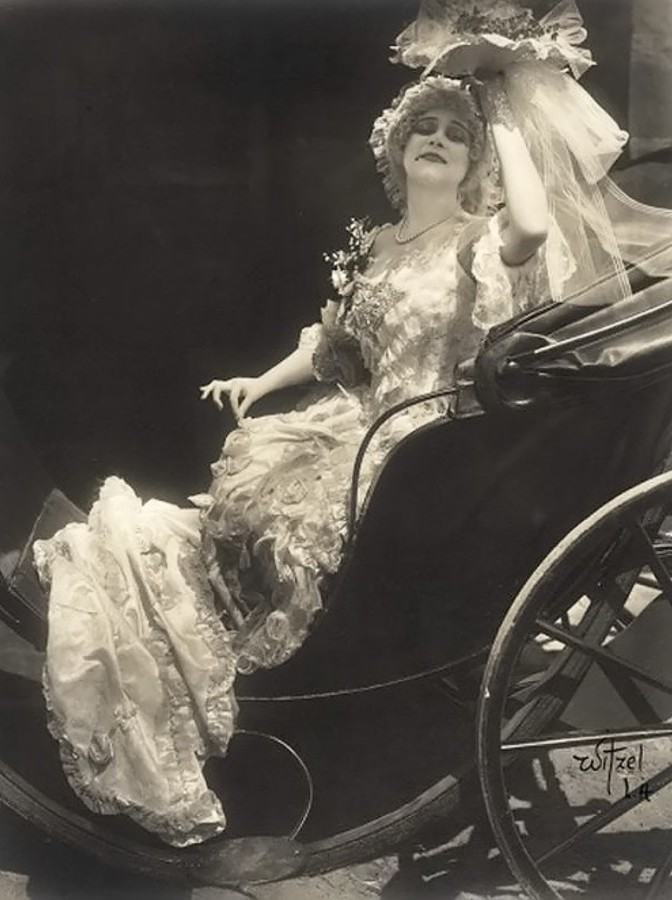 Madame Du Barry photo