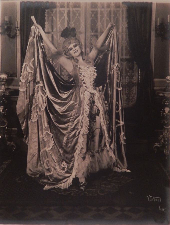 Madame Du Barry photo
