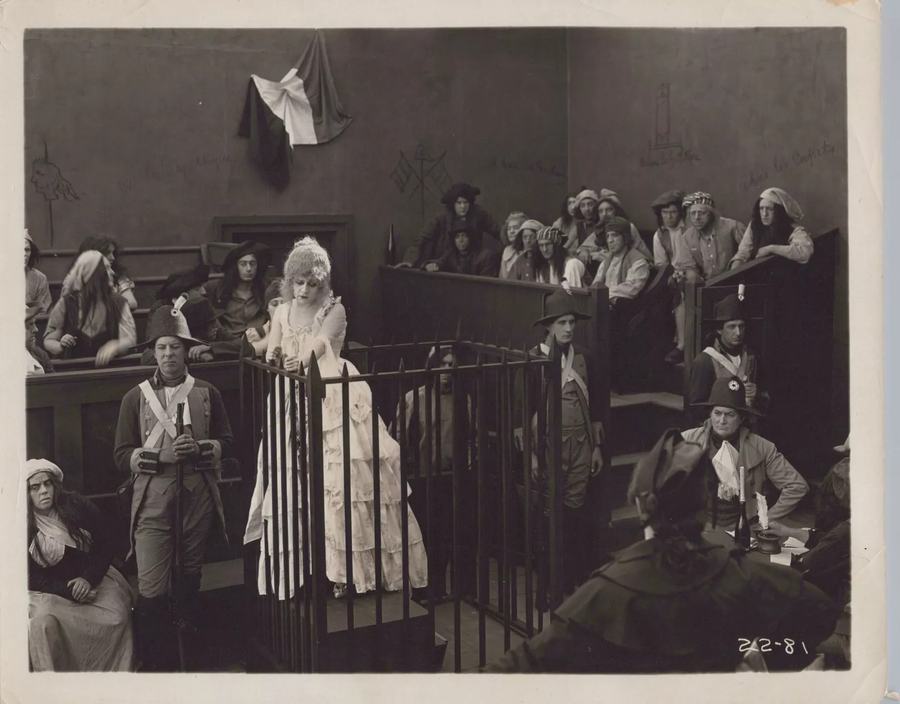 Madame Du Barry photo