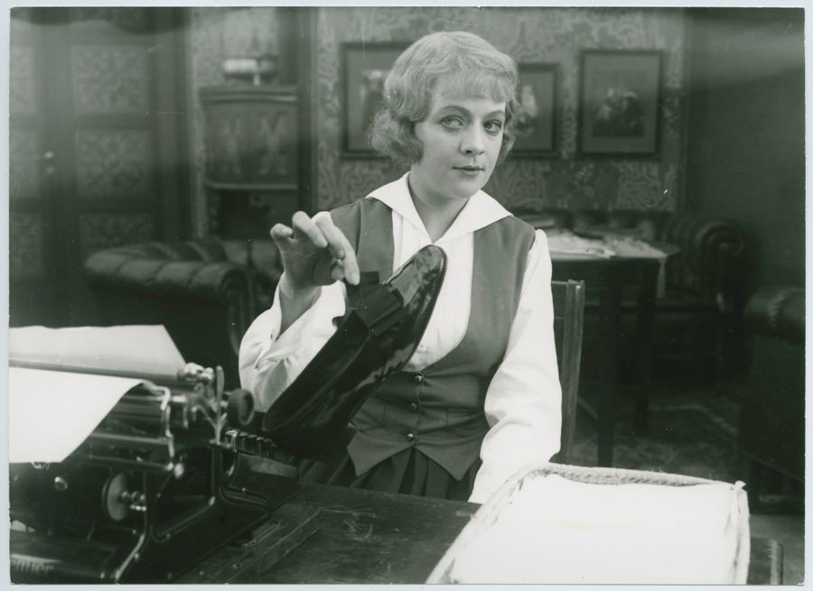 Wanted - A Film Actress scene