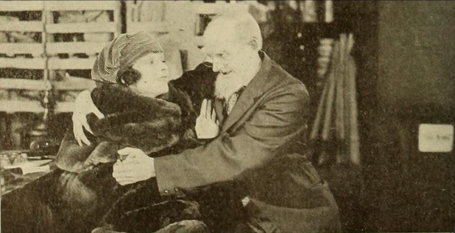 De Luxe Annie scene