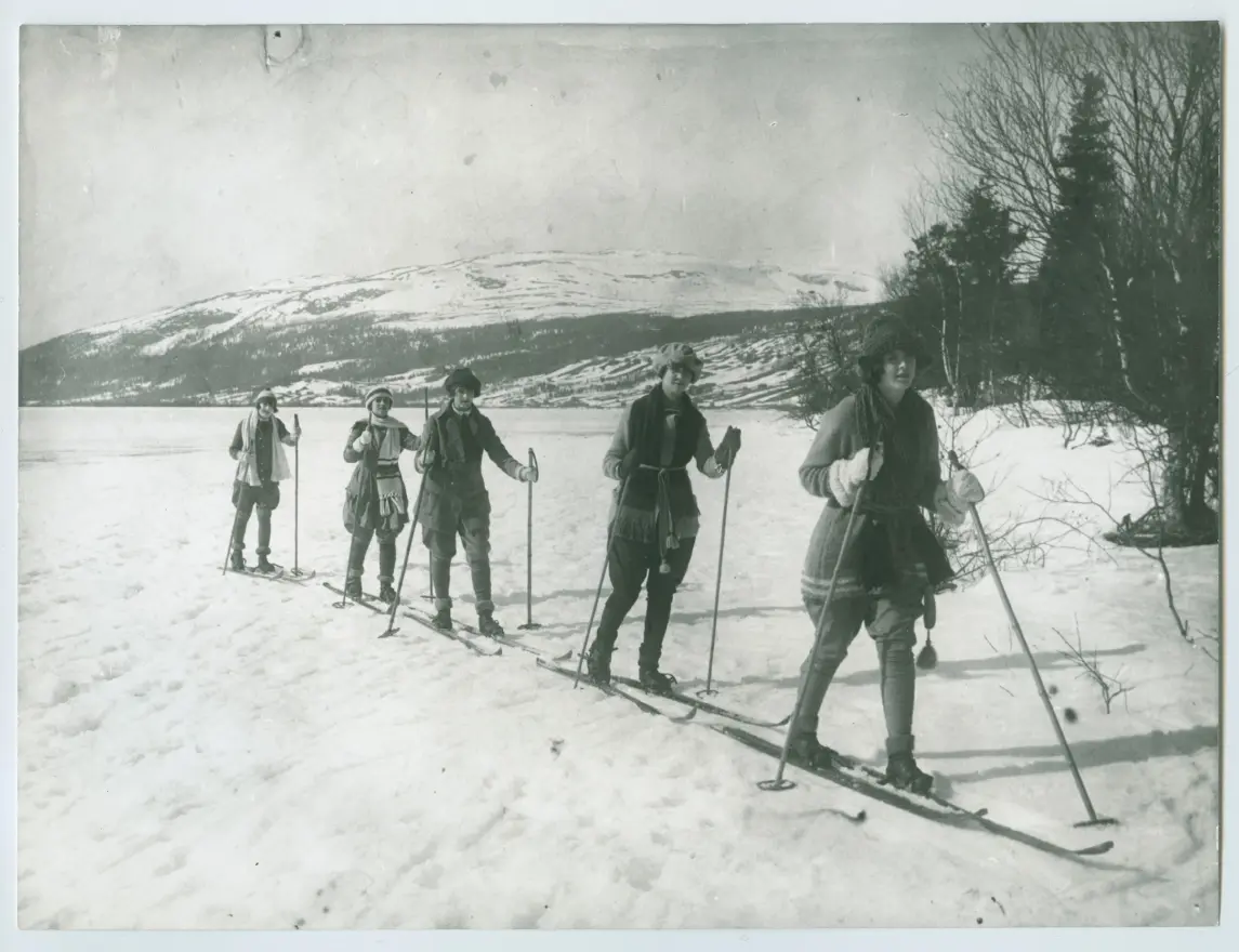 Flickorna i Åre scene