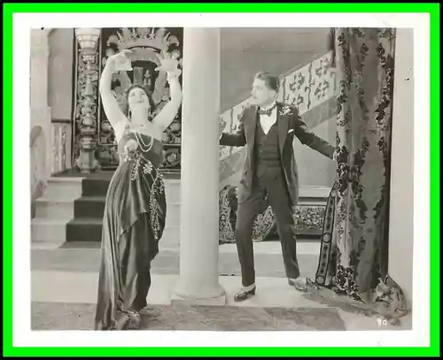 The Riddle: Woman scene