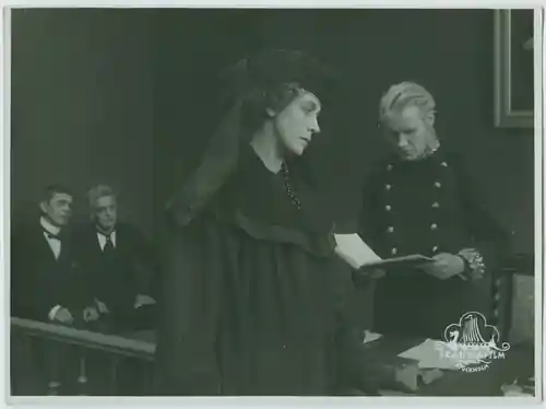 Thora van Deken photo