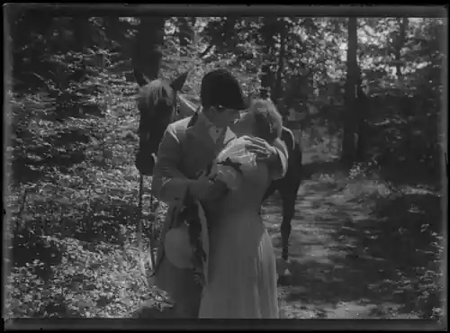 Thora van Deken scene