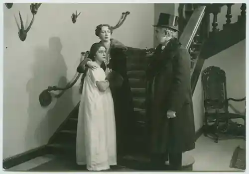 Thora van Deken photo