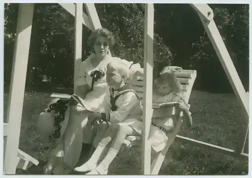 Thora van Deken scene