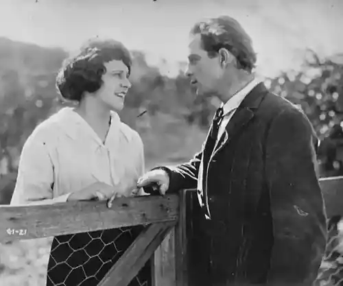 No Man's Woman scene