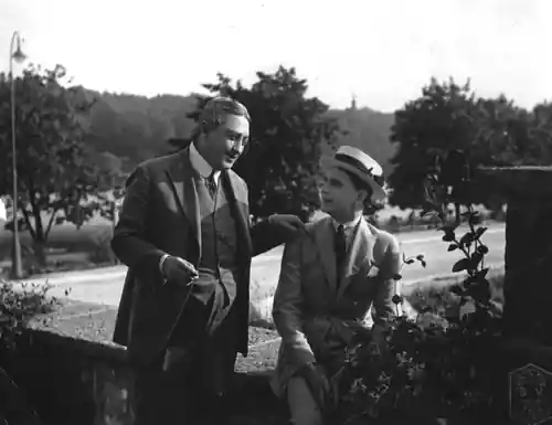 Thomas Graals myndling scene