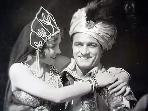 Tom Mix in Arabia scene