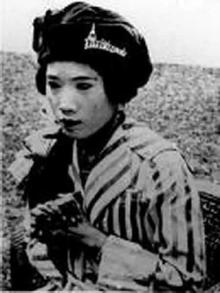 Miss Suwanna of Siam scene