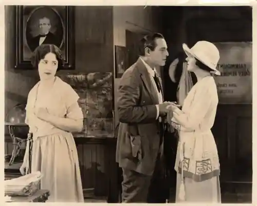 An Old Sweetheart of Mine scene