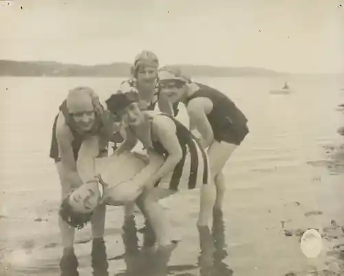 Strandhugg på Kavringen photo