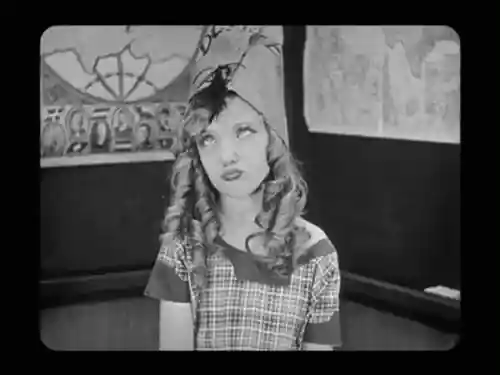 Alice Gets in Dutch scene