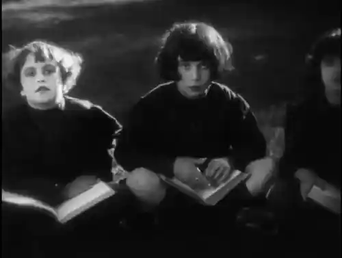 Circe the Enchantress scene