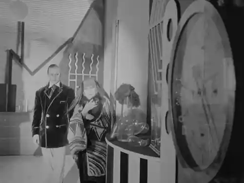 L'inhumaine scene