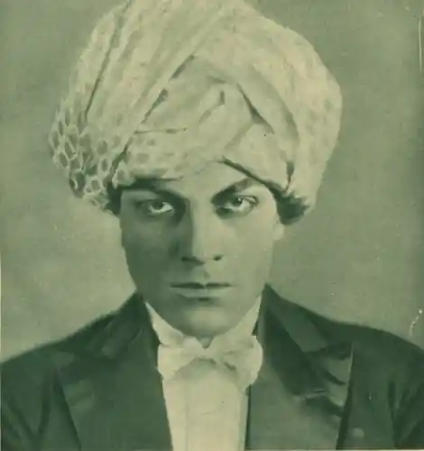 L'inhumaine scene