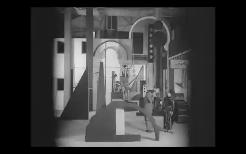L'inhumaine scene