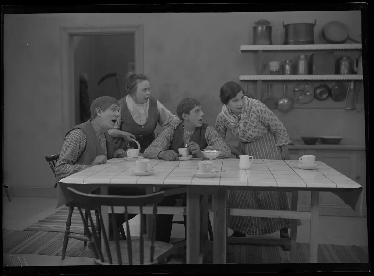 En piga bland pigor scene 1