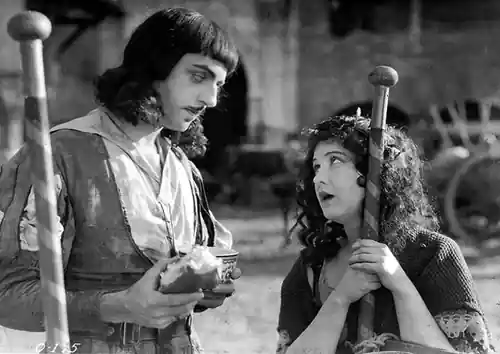 Romola scene