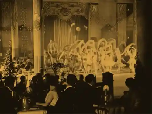 Le fantôme du Moulin-Rouge scene