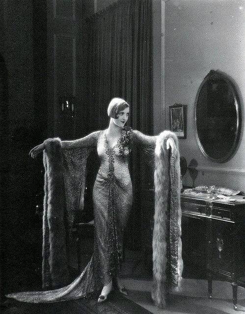 Her Sister from Paris scene 1