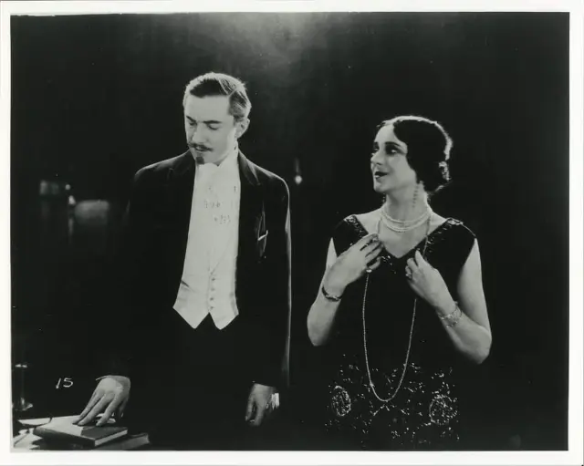 The Midnight Girl scene