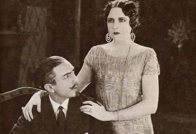 The Midnight Girl scene