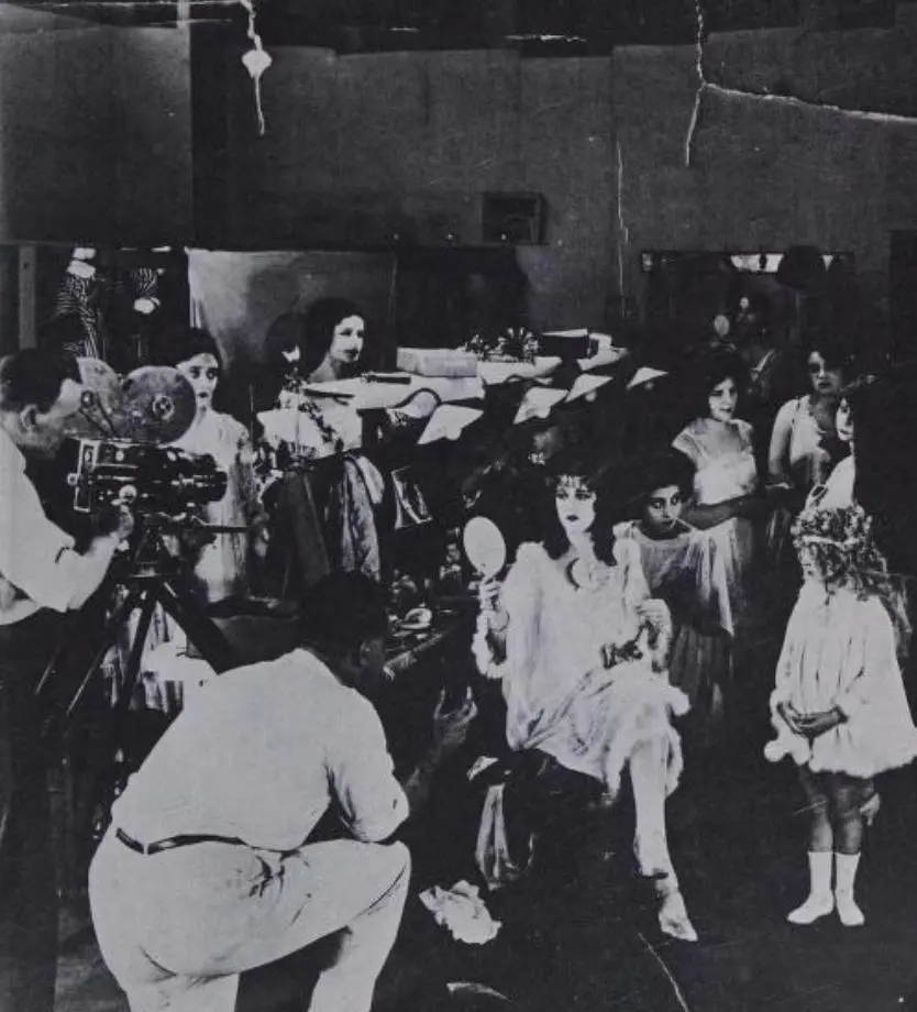 Painted Daughters scene